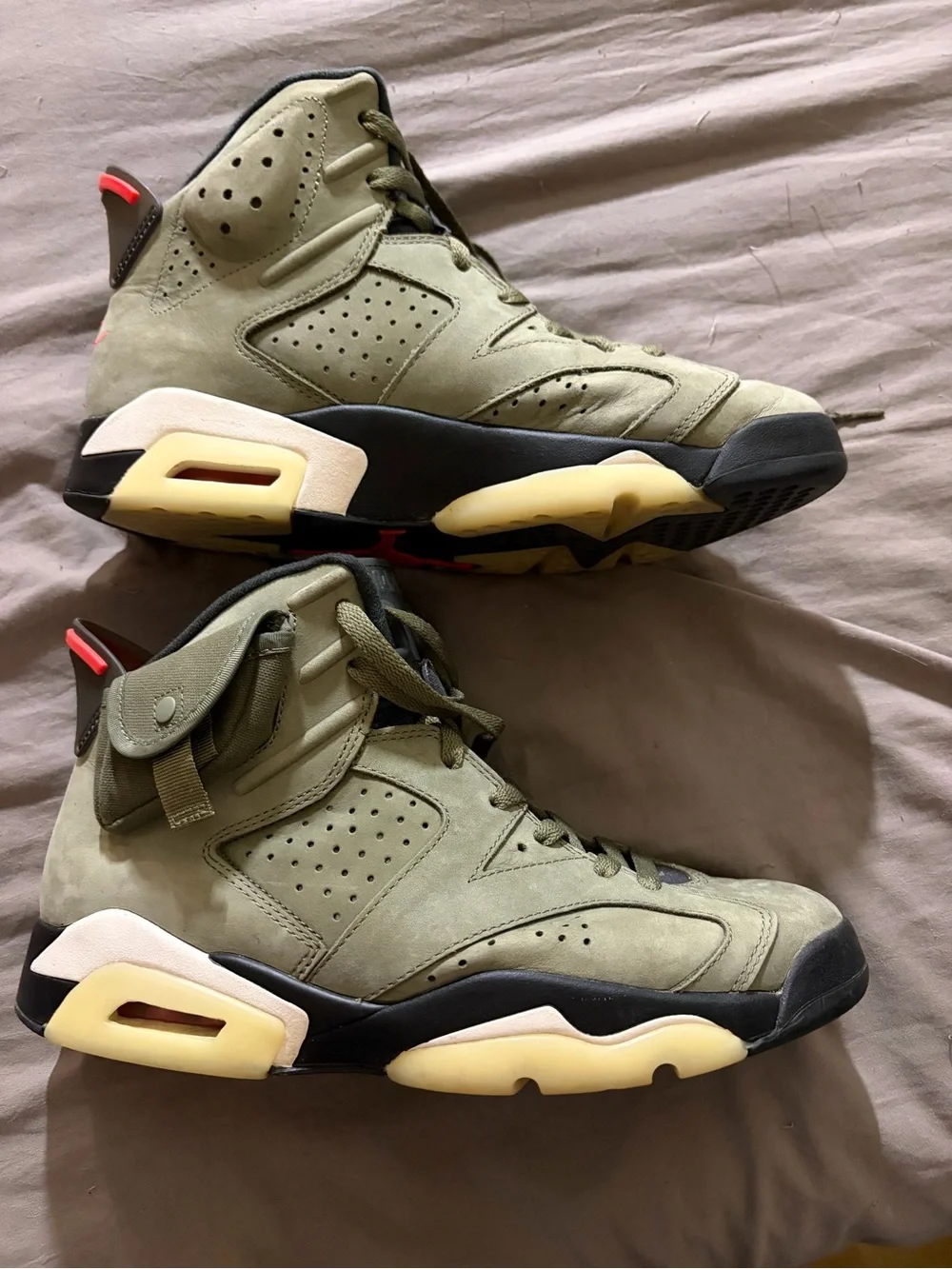 Travis Scott Jordan 6